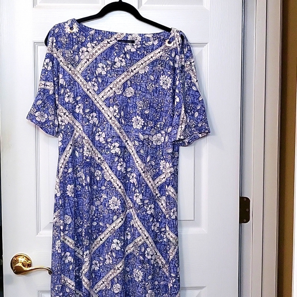 Dress - Picture 4 of 4